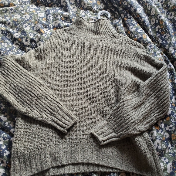 American Eagle knit mock neck - Picture 1 of 2